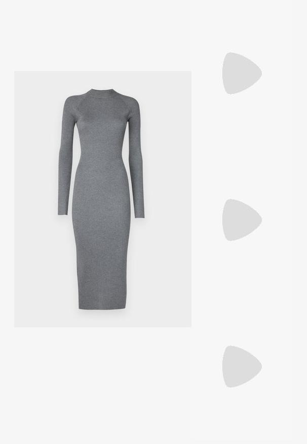 Vero Moda Tall VMWILLOW DRESS - Svetríkové šaty - medium grey; Čierne sandále na vysokom podpätku majú tenké remienky s uzlovým dizajnom, hladký štvorcový špičku a elegantný stiletto podpätok.; Svetlošedá metalická kabelka s reťazovým popruhom, ozdobená malými kruhovými kovovými štítkami a trojuholníkovým logom značky.; Strieborné kruhové náušnice s hladkým a lesklým povrchom. Okrúhly tvar, ľahký dizajn, s uzáverom na kolík.