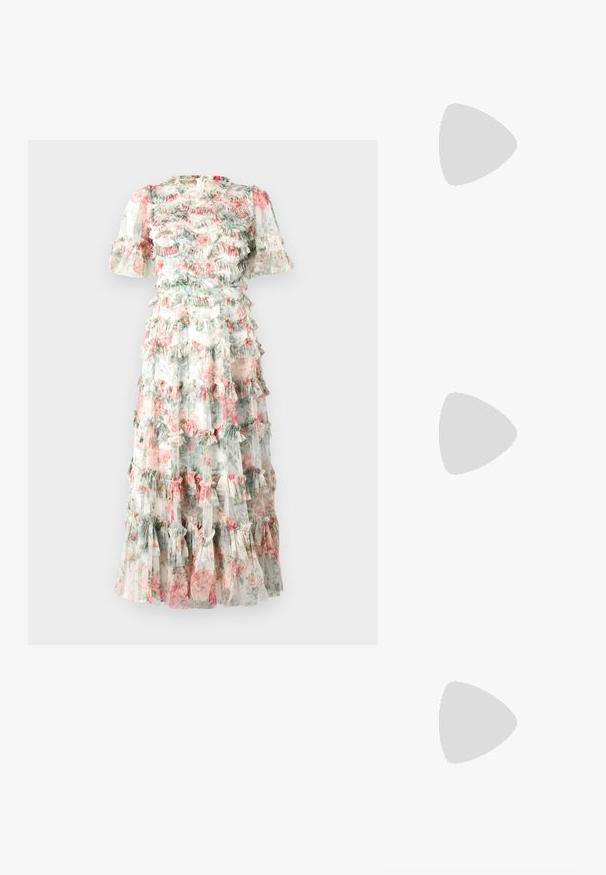 Needle & Thread FLORAL ROMANCE ROUND NECK BALLERINA DRESS - Apģērbs svinīgiem gadījumiem - moonshine; Baltas ādas sporta apavi, zema dizaina, ar gludu tekstūru, noapaļotu purngalu, ar auklēm priekšpusē un nelielu izšūtu logotipu sānos.; Melna ādas pusmēness forma bagā ar zelta furnitūru, ar rāvējslēdzēja aizdari. Nēsāta pāri ķermenim virs pelēka džempera.; Zeltītu mezgla auskari ar vērptu dizainu. Katrs auskaru pāris ir aprīkots ar apaļu caurspīdīgu atbalstu drošai nēsāšanai.