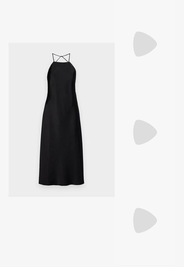 Črna satenasta maksi obleka s halter vratnim izrezom in križnimi naramnicami na hrbtu, ki se ponaša z gladko teksturo in minimalističnim dizajnom.; Črne lakirane sandale na visoki peti z zaponko okoli gležnja in zlatim gumbom, odprta nos, in tanka stiletto peta na enobarvni podlagi.; Črna usnjena torbica z teksturirano površino, srebrnimi kovinskimi dodatki, sponko za zapiranje in kratkim ročajem za nošenje. Kompaktna in strukturirana zasnova.; Srebrni ključavnice v obliki srca z vgraviranima besedama "DA" in "NE", s poliranim zaključkom, simetričnim dizajnom in robustnim kovinskim nosilcem.