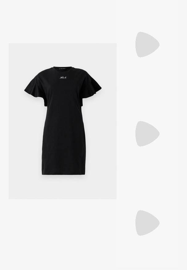 Μαύρο φόρεμα μέχρι το γόνατο με κοντά, φαρδιά μανίκια και λευκή κεντημένη επιγραφή "Karl" στο στήθος.; Μαύρ�α παπούτσια γοβάκια από πατενταρισμένο δέρμα με γωνιαστό μπροστινό μέρος, στρογγυλή κοπή και τετράγωνο τακούνι. Διαθέτουν μια χρυσή αγκράφα ως διακοσμητικό στοιχείο.; Μαύρα γυαλιά ηλίου σε σχήμα γατίσιου ματιού με σκούρους φακούς, που διαθέτουν τολμηρό γωνιακό σχέδιο. Κατασκευασμένα από απαλό πλαστικό με γυαλιστερή φινίρισμα και λογότυπα.; Μαύρη λεία δερμάτινη τσάντα ώμου με καμπυλωτή κορυφή, με μονό λουρί, κλείσιμο με φερμουάρ και μικρό ασημένιο λογότυπο στο κέντρο μπροστά.