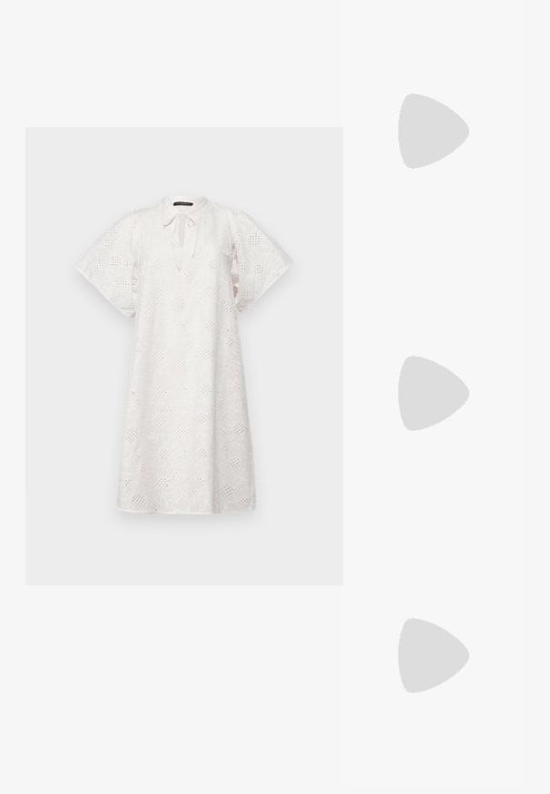 Weißes Kurzarmkleid mit floralen Stickereien, Bindekragen, lockerer Passform und kunstvollen Ausstanzungen im gesamten Stoff.; Weiße und beige Sneaker mit einem glatten Lederobermaterial, Wildlederakzenten, runder Zehenform und einer strukturierten Gummisohle. Markenname an der Seite gedruckt.; CHPO ALICE UNISEX - Sonnenbrille - milky tea/grey; Silberne Metalohrringe mit einer glatten, tröpfchenförmigen Form und einer polierten Oberfläche. Subtile Gravuren fügen Details hinzu. Minimalistisches Design.