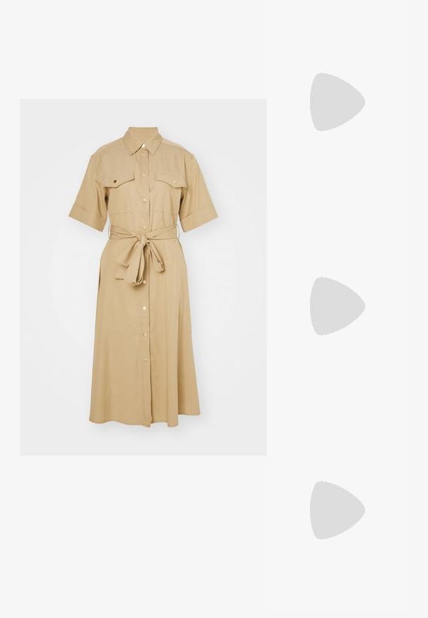 GANT - Sukienka koszulowa; Jasno beżowe skórzane mokasyny z haftowanym przodem i teksturowanym czarnym obcasem. Charakteryzują się zaokrąglonym kształtem i lekkim podniesieniem.; Brązowa torebka na ramię z eko-skóry o zaokrąglonym kształcie, z minimalnym przeszyciem i złotym akcentem na okuciach. Posiada zamek błyskawiczny u góry oraz regulowany pasek.; Srebrne kolczyki w formie obręczy o minimalistycznym designie. Okrągły kształt, gładka faktura i cienki profil. Lekkie, z polerowanym wykończeniem.