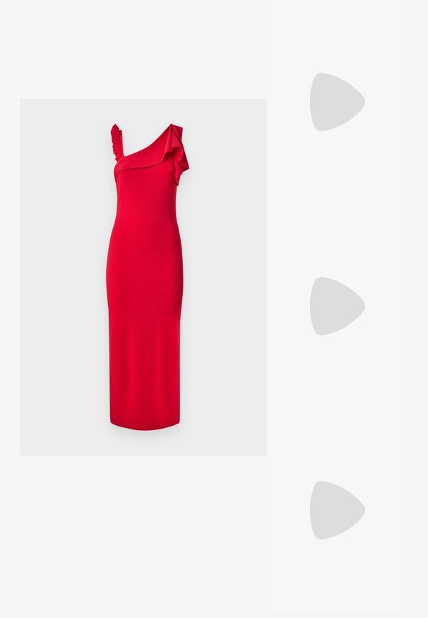Abito rosso monospalla con accento arricciato sul cinturino e gonna dritta. Realizzato in un tessuto elastico e aderente con una superficie liscia.; Ballerine in pelle nera, punta affusolata, design minimalista, texture liscia, tacco basso, senza hardware o decorazioni visibili.; Borsa a tracolla nera in pelle con una texture liscia, forma rettangolare e dettaglio in catena metallica sul davanti. Inclusa una tracolla regolabile.; Orecchini a cerchio in oro con un design testurizzato e tre accenti di cristalli trasparenti su un lato, che offrono un'estetica geometrica moderna.