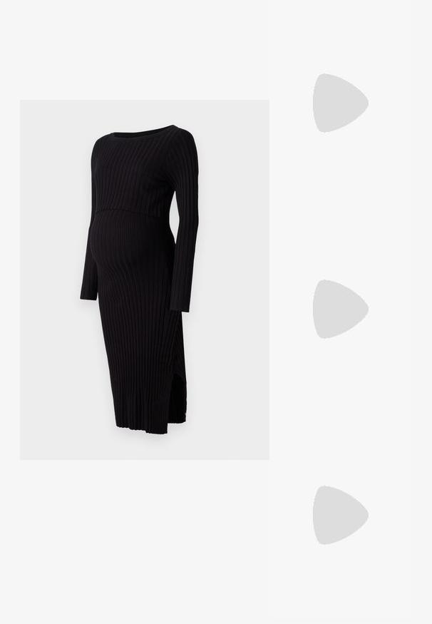 Rochie de maternitate neagră cu dungi, cu mâneci lungi, decolteu rotund și slituri laterale. Are o siluetă ajustată care se potrivește unui burtică în creștere.; Sandale negre cu toc înalt au curele subțiri cu un design legat, un vârf pătrat neted și un toc stiletto elegant.; Geantă metalică gri deschis, cu un strap din lanț, decorată cu mici ținte circulare metalice și un logo de marcă triangular.; Cercei rotunzi din argint cu un finisaj neted și strălucitor. Design ușor, având o formă rotundă și închidere cu tijă.
