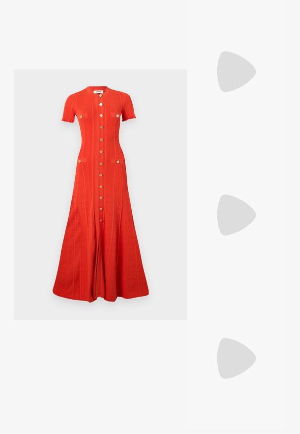 sandro MILO - Vestito lungo - coquelicot; Pantofole da balletto nere in pelle con punta arrotondata, texture liscia, dettagli di cucitura minimi e design con suola flessibile.; Occhiali da sole tartarugati con montatura rettangolare, lenti marroni sfumate e un distintivo accento argentato sul ponte.; Borsa a tracolla in pelle nera con finitura textured, dotata di due manici superiori, una tracolla rimovibile e un dettagli di chiusura in argento.