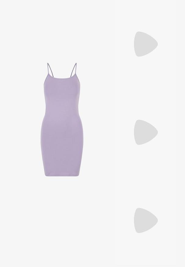 Ljubičasta bodycon haljina izrađena od mekog, rastezljivog materijala. Ima tanke spageti trakice i prilagođen siluetu, s glatkom teksturom kroz cijelu haljinu.; Crne lakirane kožne sandale s otvorenom petom i špicastim vrhom, s geometrijskom blok petom. Imaju elegantan, minimalistički dizajn i glatku teksturu.; Crna kožna hobo torba s glatkom teksturom, zakrivljenim oblikom i jednom podesivom trakicom; ima širok otvor na vrhu.; Zlatne okrugle naušnice s glatkom, sjajnom završnom obradom. Imaju polukružni oblik i sigurni sistem kopčanja na post.