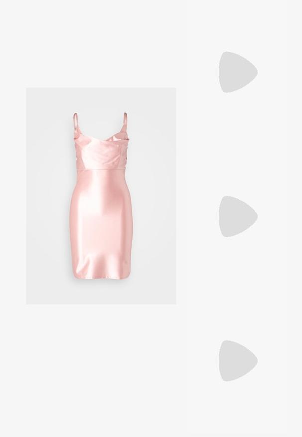 Satinová ružová mini šaty s tenkými nastaviteľnými ramienkami, s voľným výstrihom a elegantným, priliehavým strihom, ktorý ukazuje jemnú, lesklú textúru.; Čierne lakované kožené sandálové podpätky s špicatou špičkou a geometrickým blokovým podpätkom. Disponujú elegantným, minimalistickým dizajnom a hladkým povrchom.; Čierna kožená kabelka s zaobleným tvarom, odnímateľným popruhom a zlatými doplnkami. Kabelka má klopu s detailom s prackou.; Zlaté kruhové náušnice s hladkým, lesklým povrchom. S polkruhovým tvarom a bezpečným zapínaním na kolík.