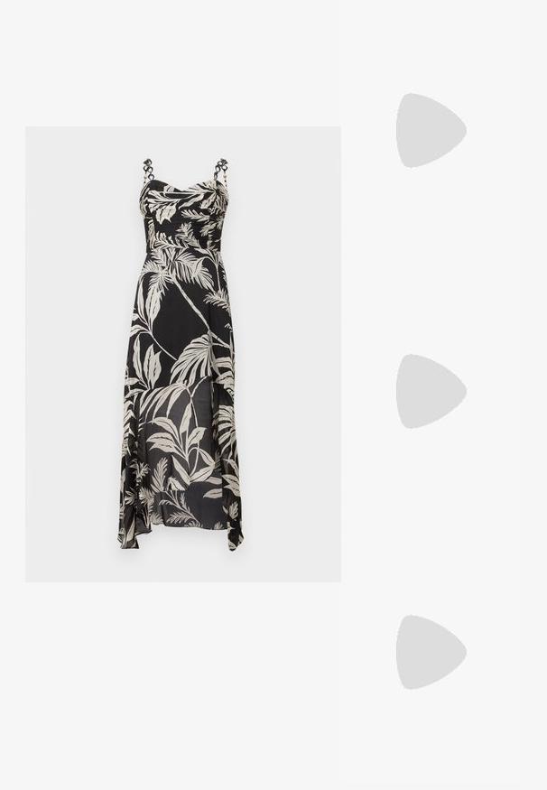 Čierna maxi šaty s bielym vzorom palmových listov, s riasenou bodicou a nastaviteľnými ramienkami s dekoratívnymi kovovými prvkami. Ľahká, splývavá látka.; Čierne sandále na vysokom podpätku majú tenké remienky s uzlovým dizajnom, hladký štvorcový špičku a elegantný stiletto podpätok.; Svetlošedá metalická kabelka s reťazovým popruhom, ozdobená malými kruhovými kovovými štítkami a trojuholníkovým logom značky.; Strieborné kruhové náušnice s hladkým a lesklým povrchom. Okrúhly tvar, ľahký dizajn, s uzáverom na kolík.