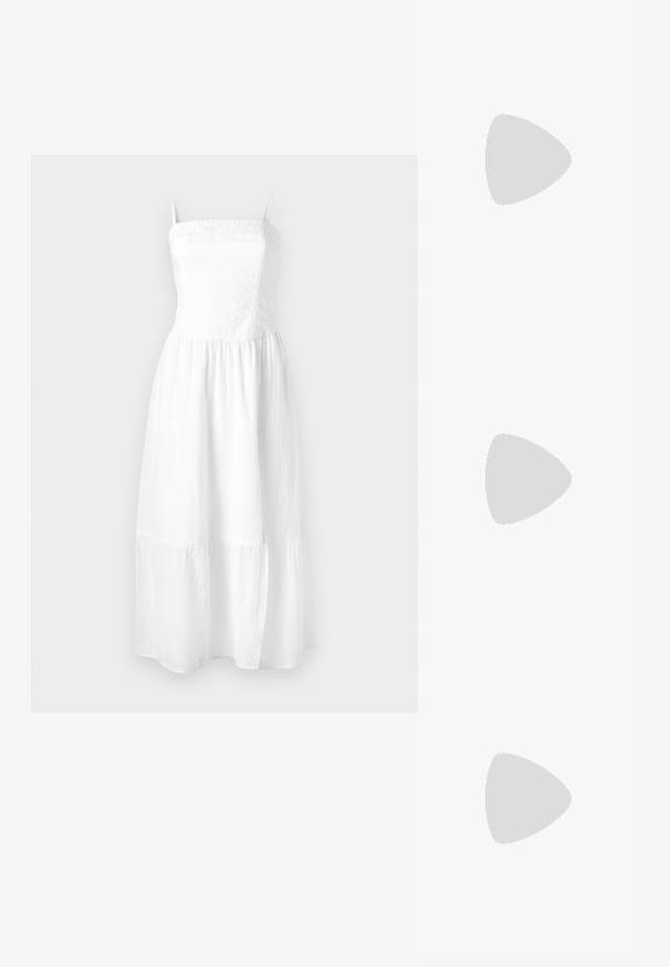 Rochie maxi din in alb cu bretele ajustabile, top elastic și fustă cu volane. Textură ușoară pentru confort și respirabilitate.; Tricou alb cu mânecă scurtă, confecționat din bumbac, cu dantelă decorativă pe marginea mânecilor și un guler rotund.; Sandale albe cu toc înalt și gros, cu un design cu curele și legătură la gleznă. Textură netedă, cu o platformă frontală pentru înălțime suplimentară.; Geantă sintetică albă, cu formă triangulară, capac frontal plat și detaliu cu fundă, curea ajustabilă, textură netedă și design minimalist.