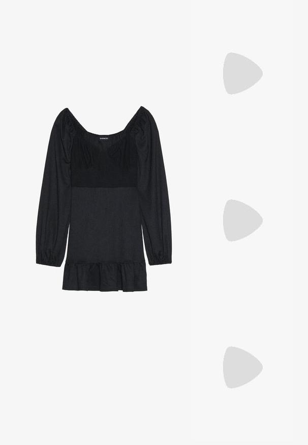 Melna blūze ar kvadrātveida kakla izgriezumu un pūkainām piedurknēm. Izgatavota no teksturēta auduma, ar paplašinātu apakšmalu. Vienkāršs dizains bez rakstiem vai akcentiem.; Apspīlēta augstpapēžu kurpe ar zeltītu, sudrabi un neitrālu krāsu kombināciju. Spīguļojoša virsma ar izgriezuma dizainu, aprīkota ar stiletto papēdi.; Sudraba metāliska poga somiņa ar mīkstu, noapaļotu formu un mezgla augšējo aizdari. Izgatavota no gludas mākslīgās ādas materiāla.; Sudraba gredzenveida auskari ar minimālistisku dizainu. Cirkulāra forma, gluda tekstūra un plāns profils. Vieglu svaru ar spīdīgu apdari.