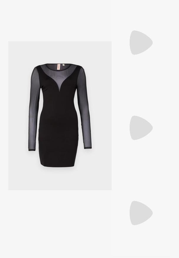 Rochie neagră cu mâneci lungi din plasă transparentă și decolteu în formă de V. Design conștient de siluetă, realizat dintr-un material neted, având o siluetă simplă.; Bocanci de cowboy din piele maro, cu vârf ascuțit și toc pătrat, având cusături detaliate și accente ridicate pe tijă.; Ochelari de soare cu lentile gri cu gradient, cadru din metal auriu și accente din plastic negru. Lentile unice în formă de fluture cu brațe subțiri.; Cercei din argint cu un design torsadat, având un finisaj lucios și închidere cu tijă. Au un diametru de aproximativ 3 cm.