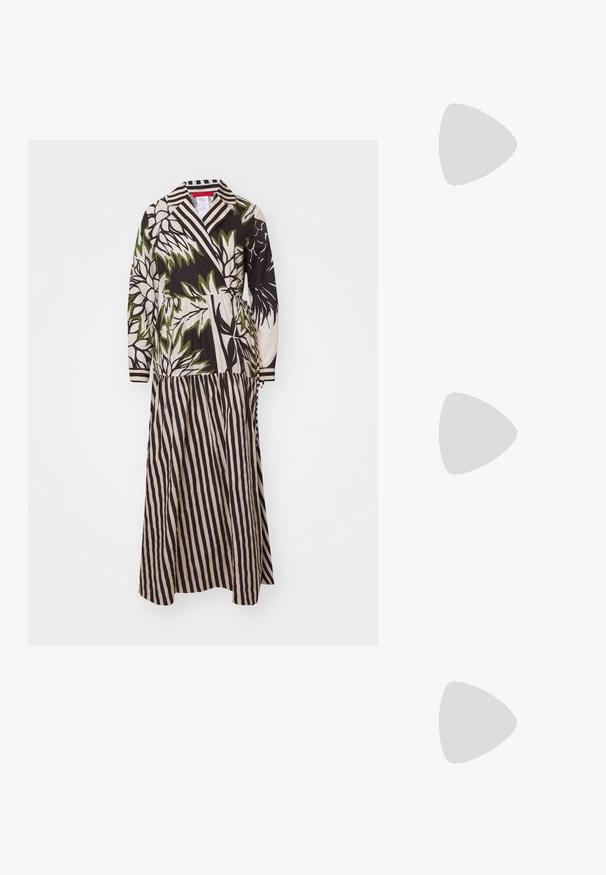 MAX&Co. PIRRO - Rochie tip cămașă - weiss; Adidași din piele albă, design de tip low-top, cu o textură netedă, vârf rotund, față șiretată și un mic logo brodat pe lateral.; Geantă din piele neagră în formă de jumătate de lună, cu accente din metal auriu, având un închidere cu fermoar. Purtați-o în diagonală peste un pulover gri.; Cercei cu tija aurie, cu un design răsucit. Fiecare cercel are un fundal circular transparent pentru o purtare sigură.