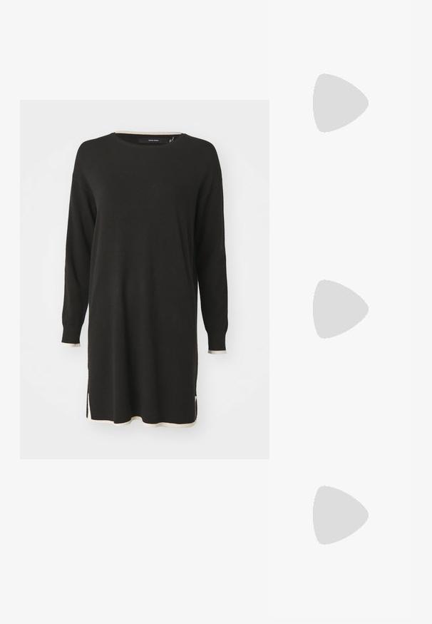 Zwarte lange mouw trui jurk met crèmekleurige geribbelde accenten bij de halslijn en de zoom. Beschikt over zijsplitten voor een comfortabele beweging.; Zwarte gepatineerde leren slingback hakken met een spitse neus en een geometrische blokhak. Kenmerkt zich door een slank, minimalistisch ontwerp en een gladde textuur.; Zwarte leren hobo tas met een gladde textuur, kromme vorm en een enkele verstelbare schouderband; heeft een brede opening aan de bovenkant.; Gouden oorbellen met een getextureerd, golvend ontwerp. Bevat sculpturale clip-on studs en een open ringontwerp met een gehamerd oppervlak.