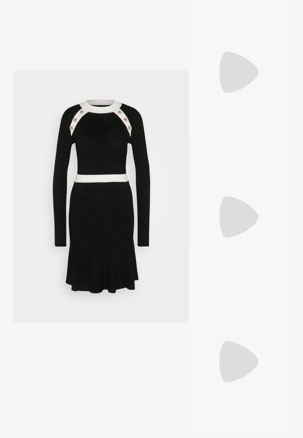 Svart ribbad stickad klänning med långa ärmar, vit krage och midjeband, samt guldfärgad knapppynt på axlarna. Utsvängd nederkant.; Svart lackläder slingback pumps med spetsig tå, urklippta sidor, justerbart vristband och en tunn, elegant klack.; Kattögon-solglasögon med en matt svart plastbåge, mörka linser och en guldlogotyp som accent på skalmen. Vinklad design och jämn yta.; Michael Kors handledos i beige belagd kanvas med ett upprepande MK-logomönster, gyllene detaljer och ett avtagbart kedjehandtag.