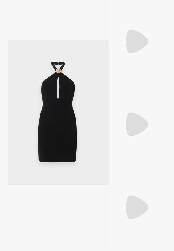 Crna halter haljina s dizajnom proreza sprijeda i zlatnim akcentom u obliku lavlje glave na izrezu. Glatka textura, prilagodljiv silueta.; Crne kožne cipele s uskim vrhom, niskom petom i glatkom teksturom. Imaju blago otvaranje sprijeda i minimalne metalne detalje straga.; Crna kožna torba preko ramena s dva prednja džepa, zlatnim kopčama, zatvaranjem na zip i uskim remenom. Teksturirana površina i kompaktan pravokutan oblik.; Lauren Ralph Lauren BASIC SMALL HOOP - Naušnice - gold-coloured