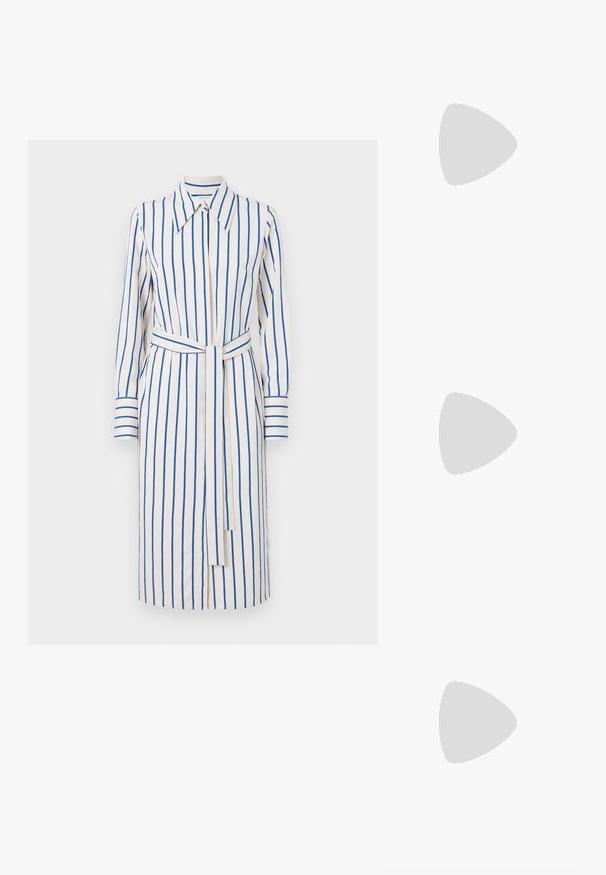 Tiger of Sweden LEONNE - Blusenkleid - buttercream; Schwarze Leder-Slipper mit abgerundeter Spitze, erhöhten Nähdetails und einem niedrigen, gestapelten Absatz. Glatte Textur mit einem dezenten Glanz.; Schwarze Handtasche aus strukturiertem Leder mit einem Diamantmuster, goldfarbener Kette, einem oberen Griff und einem Logo-Prägung Klappenverschluss.; Tory Burch STAR DROP EARRING - Ohrringe - silver-coloured