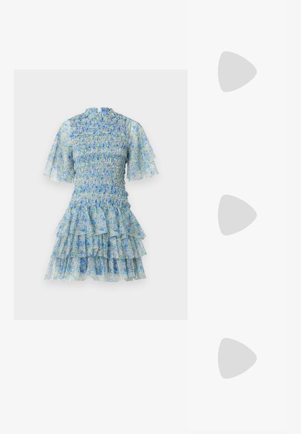 Malina MINNIE SHORT SLEEVE MINI DRESS - Dnevna obleka - ditsy; Črne čevlje s koničastimi nosovi in slingback obliko z nizko peto, izdelane iz gladke usnjene materiale ter s črtasto zasnovo na strani za prezračevanje.; Črna usnjena torba s strukturirano zasnovo, dvojni zgornji ročaji, zlato-tonirni zaponka kot dodatek in vtisnjeni logotip blagovne znamke spredaj.; Prozorne akrilne uhane v obliki obroča z zlatimi kovinskimi detajli in poliranim zaključkom. Imajo gladko, okroglo obliko.