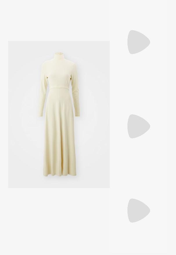 Μακριά, κρεμ φόρεμα με ψηλό λαιμό, μακριά μανίκια και εφαρμοστή ζώνη. Ρέει σε φαρδιά φούστα, φτιαγμένο από μαλακό υλικό.; Μακρύ φόρεμα με καμηλοπάρδαλη σχέδιο σε μπλε και μωβ αποχρώσεις, λεπτές τιράντες, εφαρμοστό κορσέ, φαρδύ στρίφωμα και διαφάνεια στη λεπτομέρει�α.; Ree Projects ANN - Τσάντα χειρός - beige; Ασημένια σκουλαρίκια με ρευστό, σπειροειδές σχέδιο. Λείο υφή με γυαλιστερό φινίρισμα. Διαθέτουν μια διακριτική γυαλάδα και χωρίς ορατά διακοσμητικά στοιχεία.