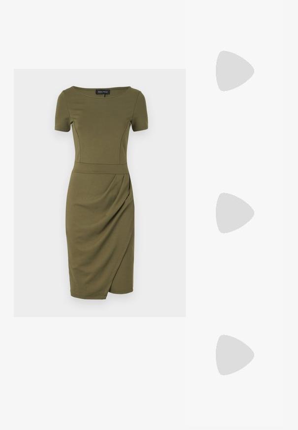Olivnozelena haljina prilagođenog kroja s kratkim rukavima, okruglim izrezom i detaljem nabiranja sa strane. Izrađena od glatkog, rastezljivog materijala.; Bijela slingback peta s oštrim vrhom, glatkim gornjim materijalom, niskom blok peta te dizajnom s bočnim izrezom i podešivom kopčom.; Ok Runde sunčane naočale s tamnim staklima i zlatnim okvirom. Model nosi svijetloplavi rebrasti kardigan s gumbima i kontrastnim bijelim rukavima.; Michael Kors novčanik na zapešću u bež premazanoj tkanini s ponavljajućim uzorkom MK loga, zlatnim hardverom i odvojivim lancem za nošenje.