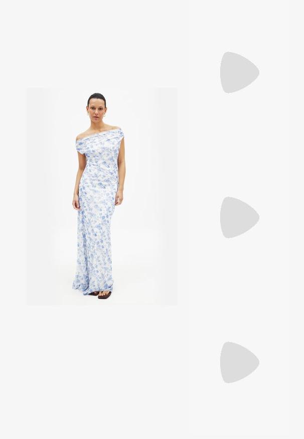 Modré maxi šaty s kvetinovým vzorom, bez ramienok, vyrobené z prúdiacej látky, s hladkou textúrou a priliehavým strihom.; Bershka Sandále na vysokom opätku - black; Tortoise-shell slnečníky s oválnymi sklami, hnedo tónovanými, tenkými stranami so vzorom, ľahký plastový rám.; Biela taška cez rameno s textúrovaným povrchom, centrálnou prackou a zakriveným tvarom. Zipsy na oboch stranách.