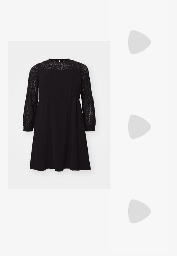 Abito nero con sovrapposizione di pizzo sulle maniche lunghe, scollatura rotonda e vita elastica, con una silhouette ampia e fluida.; Tacchi slingback metallici color oro con punta appuntita e tacco grosso. Texture liscia, design minimalista e una cinghia stretta.; Borsa a tracolla nera in pelle con una forma curva, manico rimovibile e accessori dorati. La borsa presenta una patta con un dettaglio a fibbia.; Bracciale in metallo color oro con un design fluido e curvilineo. Presenta un piccolo e prominente accento color argento a un'estremità.