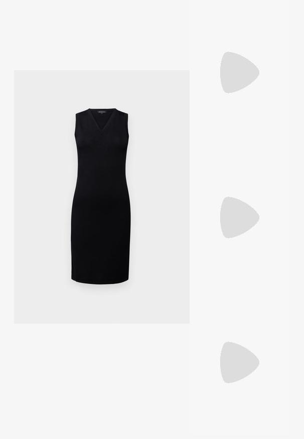 Armani Exchange - Sukienka z dżerseju; Czarne lakierowane buty typu Mary Jane z ostrym noskiem, dwiema regulowanymi paskami i szerokim obcasem. Gładka tekstura i błyszczące wykończenie.; Czarne, oversize okulary przeciwsłoneczne o geometrycznym kształcie, z ciemnymi soczewkami i kontrastującym szarym detalem na oprawie. Logo na ramieniu.; Srebrne metalowe kolczyki o gładkim, kroplowym kształcie i wypolerowanym wykończeniu. Delikatne grawerunki dodają szczegółów. Minimalistyczny design.