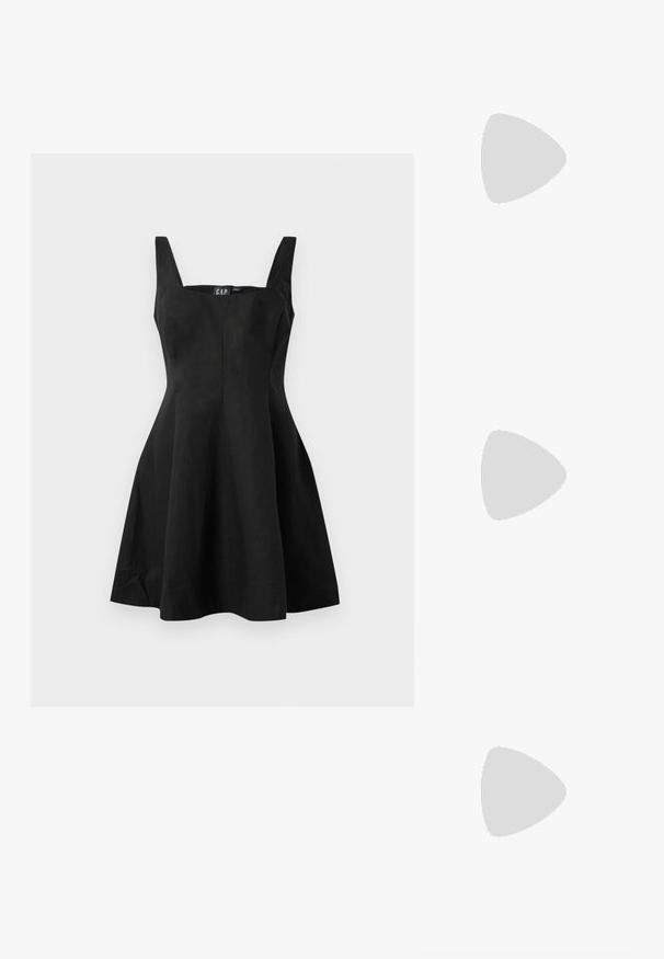 Vestido negro sin mangas con un corsé ajustado y una falda acampanada, confeccionado en una tela suave. Escote cuadrado y costuras mínimas para un aspecto limpio.; Camiseta de algodón blanca con un gran gráfico de langosta roja brillante en la parte frontal. Diseño de mangas cortas y cuello redondo estándar.; Zapatilla de lona alta blanca con suela de goma negra, puntera de goma frontal y seis ojetes para los cordones, que presenta un diseño limpio y minimalista.; Bolso de cuero rojo con un diseño angular y geométrico. Cuenta con una única correa ajustable y un cierre de solapa con detalles de costura.