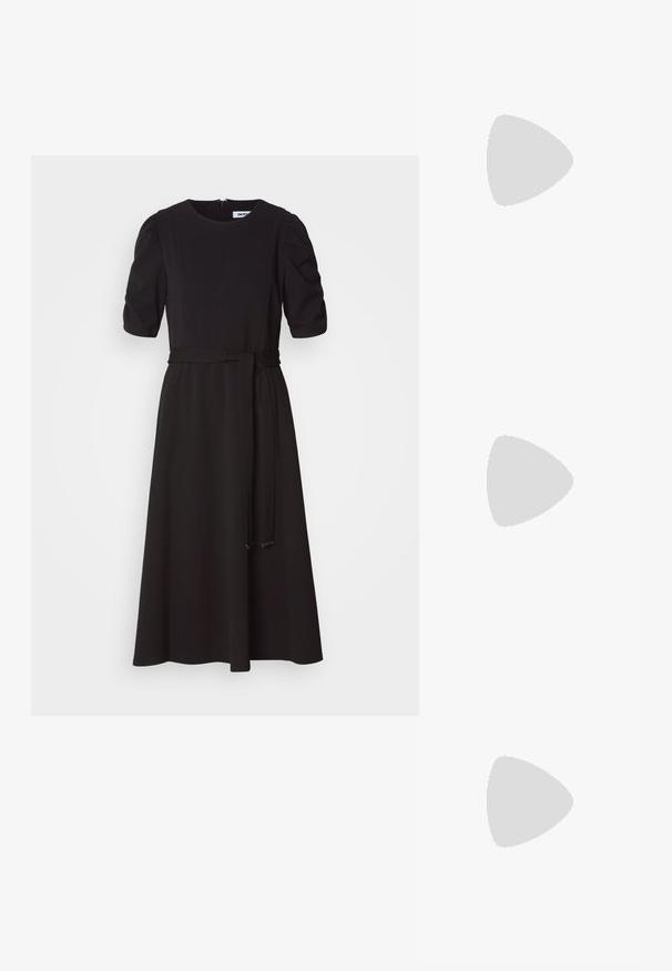 Vestido midi preto feito de tecido suave, com mangas curtas em balão, corpete justo e um cinto removível na cintura. Fecho com zíper nas costas.; Saltos slingback em couro preto com bico fino, apresentando um salto esguio e um detalhe em tom dourado na alça ajustável. Textura suave.; Bolsa de couro preta com um design estruturado, apresentando uma forma cropped, alça superior e detalhes em metal dourado. Inclui uma alça de ombro ajustável.; Brincos de argola em acrílico transparente com detalhes em metal dourado e um acabamento polido. Apresentam um design circular suave.