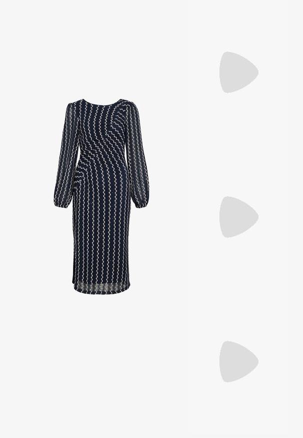 Robe bleu marine avec de longues manches bouffantes, présentant un motif ondulé blanc. Fabriquée en tissu texturé, elle a une silhouette ajustée et une longueur au genou.; Chaussure à talon aiguille à bout pointu avec un schema de couleurs argent, or et nude. Fini brillant avec un design découpé, dotée d'un talon stiletto.; Pochette en métal argenté avec une forme douce et arrondie et un fermoir en haut noué. Fabriquée en simili cuir lisse.; Boucles d'oreilles en argent en forme de créoles avec un design torsadé, dotées d'une finition polie et d'une fermeture à poussoir. Mesurent environ 3 cm de diamètre.