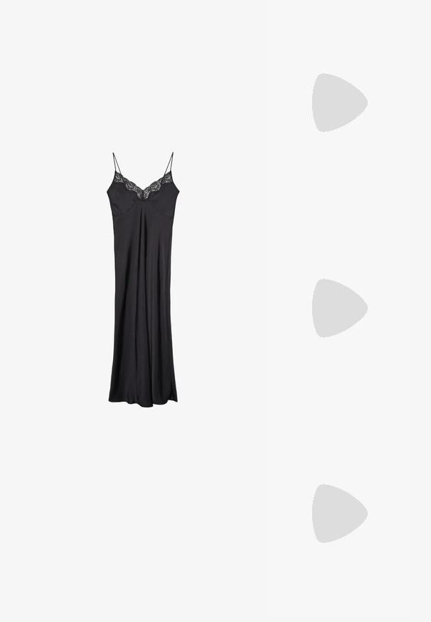 Schwarzes Satin-Nachthemd mit verstellbaren Spaghetti-Trägern und einer Spitzenverzierung am Halsauschnitt, das eine fließende und glatte Textur aufweist.; Schwarze Lederzehensandale mit einem verstellbaren Knöchelriemen, flacher Sohle und dezentem Steppdetail, mit einem silbernen Akzent nahe dem Zehensteg.; Schwarze, oversized Sonnenbrillen mit ovalen Gläsern, glattem Kunststoffrahmen und goldenen Akzenten an den Bügeln. Die dunklen Gläser bieten Sonnenschutz.; Victoria Hyde ELLA - Handtasche - schwarz