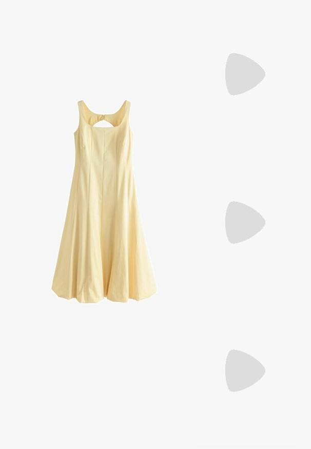 Geltona be rankovių suknelė su apvaliu iškirpimu, plačią A linijos formą, klostuotais dizaino elementais ir išpjova nugaroje, pagaminta iš audinių.; Juodos lakuotos odinės šlepetės su smailiu pirštu ir geometriniu bloko kulnu. Turi elegantišką, minimalistinį dizainą ir lygų paviršių.; Auksinė metalinė širdies formos rankinė su grandinine juosta ir perlo užsegimu. Lygi tekstūra, kompaktiškas dizainas, tinkantis mažoms reikmėms.; Aukso spalvos širdelės formos auskarai su tekstūruotu paviršiumi, puikiai derantys su kabančiu perlų akcentu. Kartu pridėtos atitinkančios širdelės formos auskarai su smeigėmis.