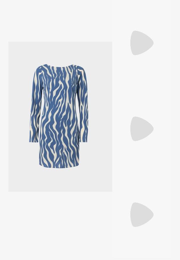 Mėlyna ir kreminė ilgarankovė suknelė su bangų raštu, turinti apvalų iškirpimą ir tiesų siluetą, pagaminta iš lygaus audinio.; Auksiniai, metaliniai slingback aukštakulniai bateliai su smailiu pirštu ir masyviu kulnu. Lygus paviršius, minimalizmo dizainas ir siaura juostelė.; Juodas odinis krepšys su išlenkta forma, nuimamu dirželiu ir auksiniais detalėmis. Krepšys turi kilpą su sagtimi.; Aukso tono metalinės auskarai su stilingu, kreiviu dizainu. Išsiskiria ryškiu smailiu pavidalu, poliruota paviršiumi ir užsegimu su vyriu.