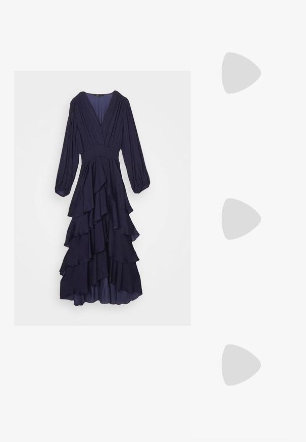 Mørkeblå langermet kjole med dyp V-hals, smocket bodice og lagdelt volangkant. Laget av lett stoff med en myk tekstur.; Sorte lakkderflat sko med firkantet tå, ankelstropp med sølvfarge detaljer, og flat såle. Glatt tekstur med minimalistisk design.; Maje MISS MINI - Skulderveske - noir; Gullfargede øreringer med flere hengende kjeder, med klare ovale rhinestein aksenter og dekorative stud-topper.