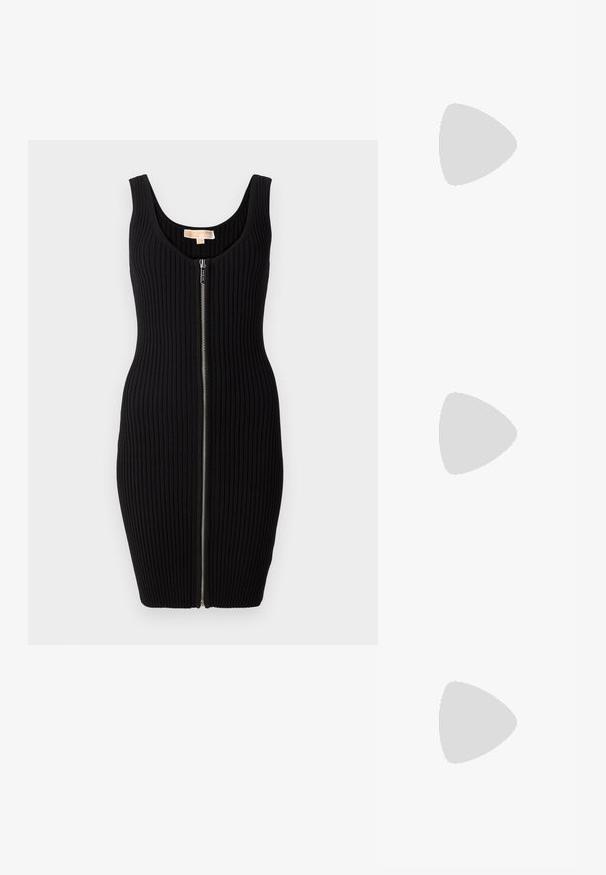 Svarte rippeklær med en tettsittende silhuett, scoop-hals og en frontglidelåsdetalj. Glatt tekstur og uten ermer.; Sorte patent slingback hæl med spids tå, featuring tekstureret slangeskind, justerbar rem og en kort, tekstureret blokhæl.; Svart skinn crossbody veske med to frontlommer, gyldne spenner, glidelåslukking og en slank stropp. Teksturert overflate og kompakt rektangulær form.; Gullfargede metalløredobber med en buet, forlenget form. Har en jevn, blank overflate og en avrundet tupp for ekstra detaljer.