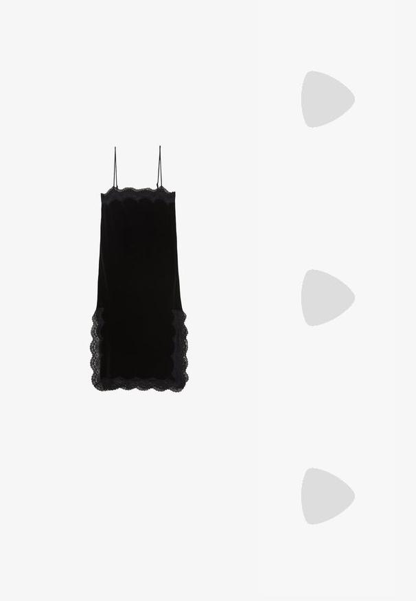 Calliope Freizeitkleid - nero; Schwarze Gummi-Flip-Flop-Sandale mit einem strukturierten Riemen und einfacher flacher Sohle, von der Seite auf einem schlichten hellen Hintergrund dargestellt.; Schildpatt-Sonnenbrille mit ovalen Rahmen und grünen Gläsern. Verfügt über dünne Bügel mit einem metallischen Akzent in der Nähe der Scharniere.; Braune Handtasche mit goldener Kettenriemen, die mit einem geprägten Logo-Design und einem glatten Lederbesatz versehen ist, was ihre geschwungene Form betont.