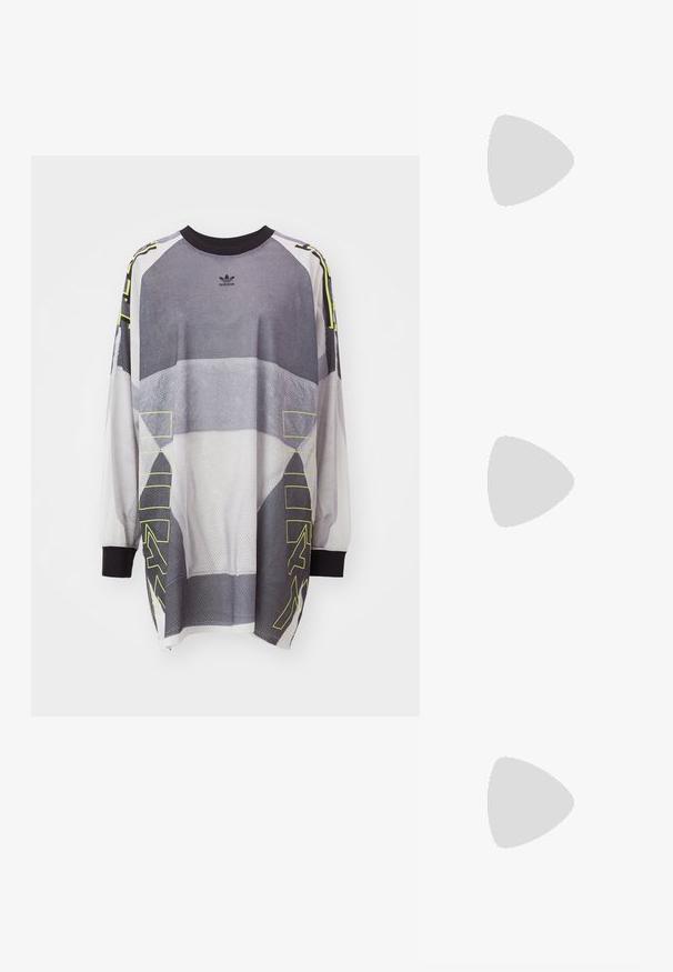 adidas Originals MESH TEE - Dienas kleita - grey; Melnas ādas lakotās potītes ar masīvu melnu zoli un dzelteno šuvju. Izvērsta cilpa aizmugurē un apaļie metāla acu caurumi.; Baltas saulesbrilles ar drosmīgu, pārmērīgu dizainu un spoguļstikliem, kuru rāmis ir veidots no gludas plastmasas un izceļas ar izteiktiem līkumiem.; Sudraba riņķveida auss gredzeni ar gludu, pulētu apdari. Apaļa forma un drošs klikšķa augšējais slēgums. Viegls dizains, kas piemērots ikdienas valkāšanai.
