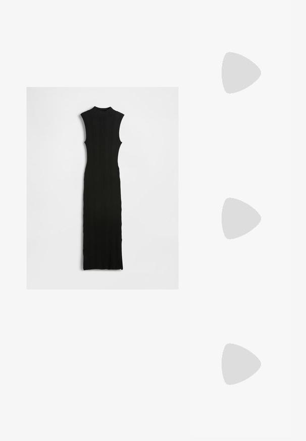 Vestido maxi sem mangas, de malha canelada preta, com gola alta, forma ajustada e silhueta reta. Tecido texturizado com detalhes mínimos.; Sapato slingback preto em pele patentada com bico apontado, tiras no tornozelo apresentando fivelas e acessórios prateados, e um salto elegante.; Bolsa de mão metálica dourada com um design estruturado, textura suave e alça ajustável. Apresenta uma forma triangular única e costura minimalista.; Brincos em tom de ouro com formas onduladas e texturizadas. Inclui studs escultóricos com presilha e um design de argola aberta com um acabamento martelado.