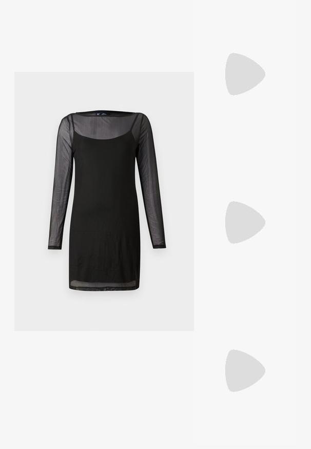Vestito nero con maniche lunghe e trasparenti e scollatura rotonda. Tessuto morbido e leggero con un design aderente e orlo dritto.; Scarpe con tacco a piattaforma nere in suede, dotate di un spesso tacco a blocco, punta arrotondata e cinturino alla caviglia fissato da una fibbia in metallo. Texture liscia su tutta la superficie.; Orecchini a cerchio color oro, sottili e rotondi, con una finitura metallica liscia e senza decorazioni o motivi.; Portafoglio in pelle nera con pattina a pieghe, accessori dorati, con un logo decorativo. Include una tracolla staccabile per il trasporto.
