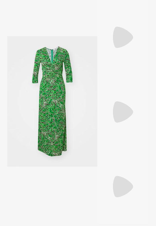 Diane von Furstenberg ALBA DRESS - Vestido de malha - water green; Salto slingback em patente preta com bico apontado, apresentando um padrão de pele de cobra texturizado, tira ajustável e um salto bloco curto e texturizado.; Bolsa de mão em pele branca com formato curvo, ferragens em tom dourado e um distinto destacado central. Textura suave, design minimalista.; Brincos em metal dourado com forma de arco alongado e curvado. Apresentam uma superfície lisa e brilhante, com uma ponta arredondada para um detalhe adicional.