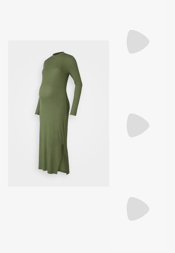 Vestido de maternidade de manga longa e com nervuras na cor verde-oliva. Apresenta um decote alto e fendas laterais para maior conforto e estilo.; Bailarinas bege com bico pontiagudo, sobreposição em rede e uma alça com fivela lateral. Sola plana com textura suave.; Mala de mão branca em pele com uma forma curva, apresentando um logo "CK" em relevo na frente e uma alça de ombro única. Fecho com zíper na parte superior.; Anel dourado com um design liso e torcido. Apresenta uma superfície polida e bordas arredondadas, criando uma forma fluida e sem costura.