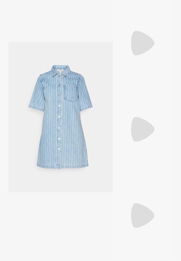 Vaaleansiniinen denimi mekko, jossa on lyhyet hihat, pystysuorat valkoiset raidat, kauluspääntie, etupainonappi suljenta ja yksi rintatasku.; Mustat hihattomat paidat, joissa on korkea kaulus, kevyttä kangasta, rento malli ja epäsymmetrinen helma, joka on pidempi takaa.; Mustat kangaskengät valkoisilla nauhoilla, valkoisella kumitupsulla ja paksulla valkoisella välipohjalla. Ominaisuuksiin kuuluu hienovarainen valkoinen ommel ja kumipohja.; Mustat suorakulmaiset aurinkolasit tummilla linsseillä ja paksuilla mattepinnoilla. Varsien malli on hieman kapeneva ja pinta sileä.