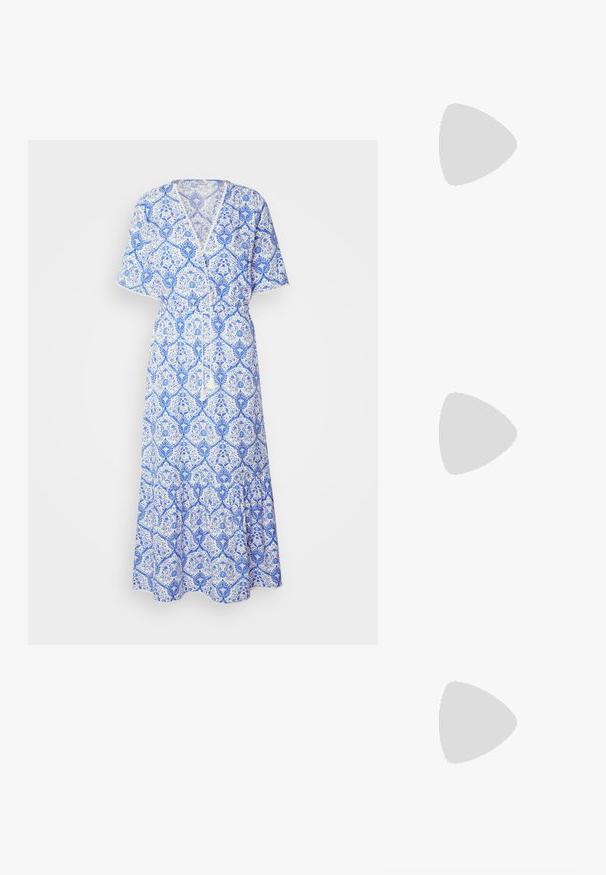 Maksijska obleka s kratkimi rokavi v modro-beli vzorčasti kombinaciji, z V-izrezom, vrvico v pasu in širokim robom. Narejena iz lahkega blaga.; Rjavi usnjeni kauboj čevlji s koničastim nosom, vezenimi vijugastimi vzorci na zgornjem delu in zloženim kvadratnim peto. Imajo zanko za enostavno obuvanje.; Črne mačke-oko sončna očala z mat zaključkom, ki imajo sive tonirane leče, ostre kote in eleganten stranski del. Ime blagovne znamke je vidno na notranjem ročaju.; Srebrni obroči za ušesa z gladko, polirano površino. Okrogla oblika in varna zaponka s klikom. Lahka zasnova, primerna za vsakodnevno nošenje.