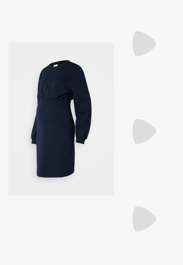 Tumesinine raseduskleit, mis on valmistatud pehmest kangast, sisaldab pikki varrukaid, kokku kogutud talje ja vabalt langenud lõiget, mis mahutab kasvava kõhu.; Must mustaga, terav varvas, madala kontsaga sildiga king, mis on valmistatud siledast nahast ja mille küljel on lõike disain hingavuse tagamiseks.; Must have mustras alasi nahkpatsi, pehme tekstuuriga, kolmnurkse kujuga ja reguleeritava rihmaga, koos helesinise triibulise särgi ja valgete pükstega.; Kolme metallist rõngast: üks roosa kuld, üks kuld tekstuursete aktsentidega ja üks hõbe, kõik sisepoolt graveeritud brändinguga.