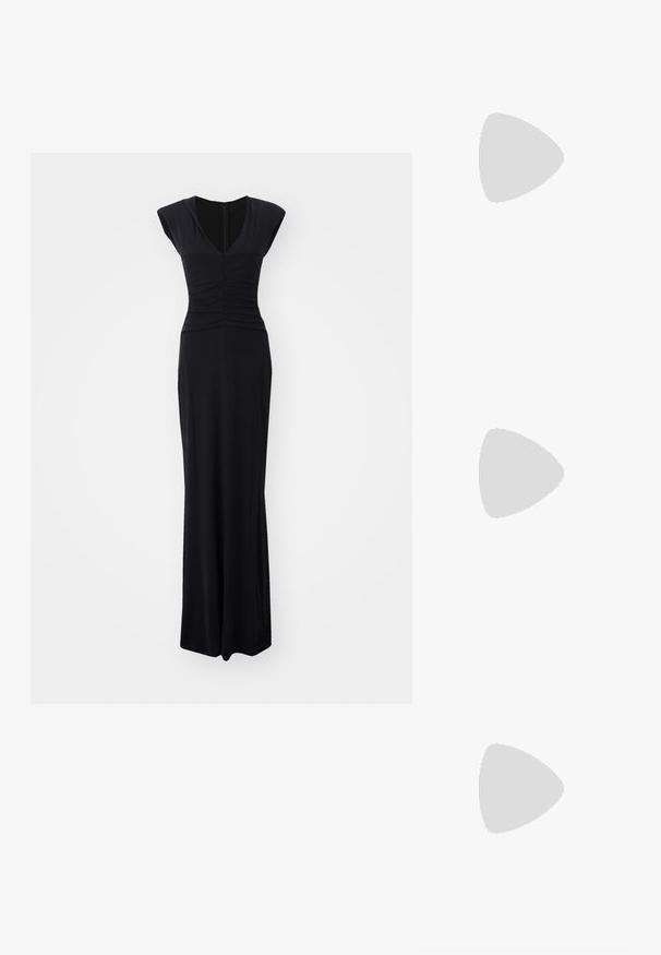 Vestido negro sin mangas con escote en V, cuerpo fruncido y silueta recta hasta el suelo. Hecho de una tela suave y elástica.; The Kooples CHAUSSURES - Tacones - black; Bolso de mano plateado metálico con un diseño de malla hecho de pequeños discos redondos, que cuenta con una correa para el hombro y una forma suave y redondeada.; Pendientes en tono plateado con un diseño abstracto y ondulado adornado con pequeños cristales brillantes. Cierre trasero de tipo stud seguro.