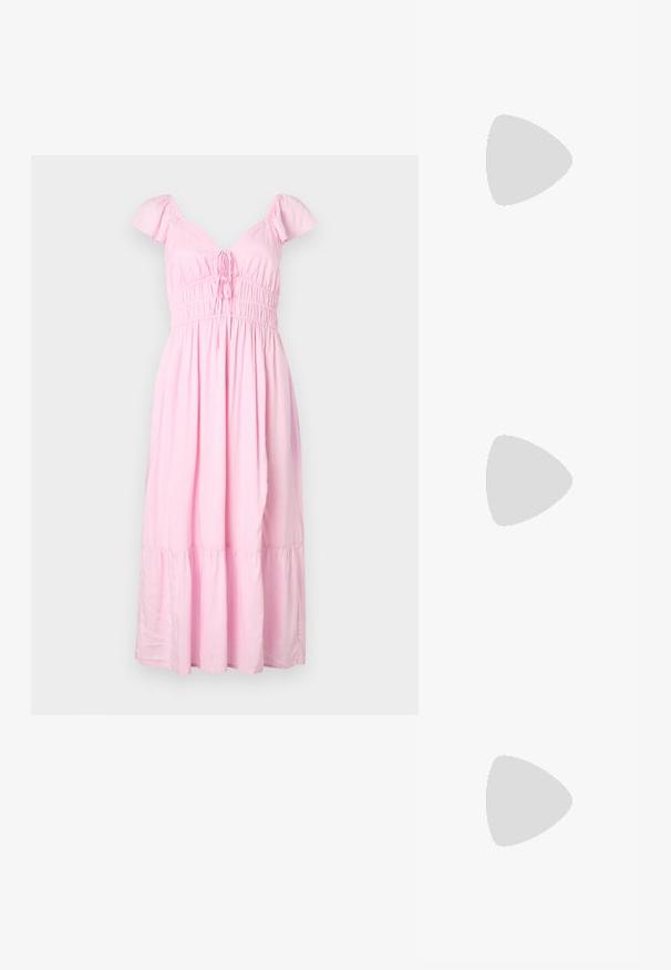Roza bombažna midi obleka s kratkimi napihnjenimi rokavi, nabranim korzetom in obarvane krila. Ima vrvico na izrezu za prilagoditev.; Bela slingback peta z ostrim nosom, gladka zgornja prevleka, nizka blok peta in zasnova z stranskimi izrezi ter nastavljivim trakom z zaponko.; Okrogle sončna očala s temnimi lečami in zlatimi okvirji. Model nosi svetlo modro, rebrasto jakno s gumbi in belimi rokavi v kontrastni barvi.; Michael Kors denarnica v bež lakiranem platnu z mišičnim vzorcem ponavljajočega se logotipa MK, z zlatim okovjem in snemljivo verižico.