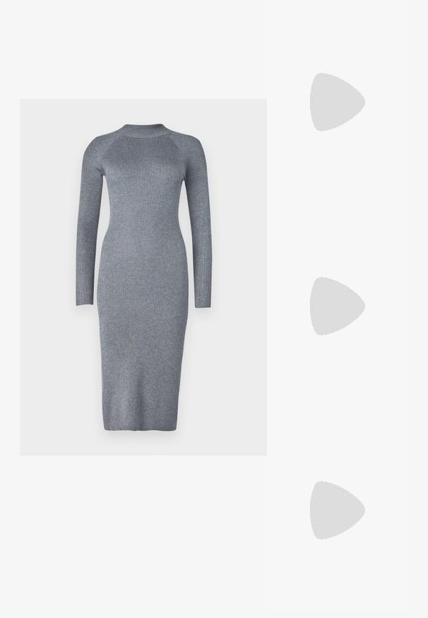 Vero Moda Petite VMWILLOW  HIGHNECK DRESS - Etuikjole - medium grey; Sølvmetallisk hæl sandal med T-stroppdesign, justerbar ankelspenne og blokkheel, som har en glatt, reflekterende overflate.; Svart stoffhåndveske med en knyttet sløyfe, rund form, teksturert overflate med små mønstre, og et enkelt, tynt håndtak.; Sølvmetall hoop øreringer med børstet tekstur, med en sirkulær design og klar feste bak for sikker bruk.