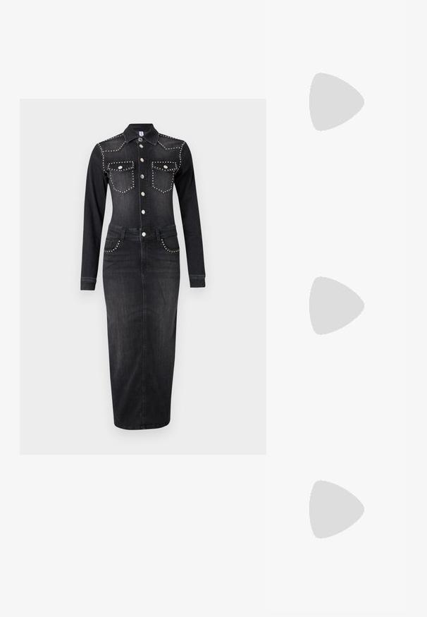 LIU JO ABITO LUNGO - Obleka iz džinsa - black denim; Črne čevlje s koničastimi nosovi in slingback obliko z nizko peto, izdelane iz gladke usnjene materiale ter s črtasto zasnovo na strani za prezračevanje.; Črna usnjena torba preko rame z mehkimi teksturami, trikotno obliko in nastavljivim trakom, v kombinaciji z svetlo modro črtasto srajco in belimi hlačami.; Srebrni uhani v obliki obroča z gladkim, ukrivljenim oblikovanjem. Imajo sijajno kovinsko površino in zapiranje na žebljiček. Brez vidnih vzorcev ali dodatkov.