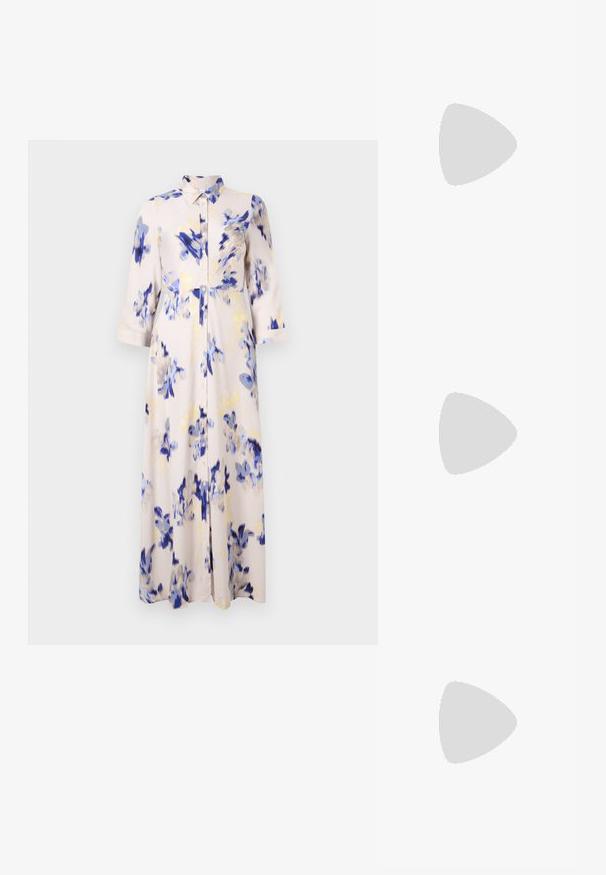 Blommig lång klänning med blå och gula blommor på en ljus bakgrund, med knapprad framtill och krage.; Spetsig tå högklackad sko med en färgpalett av silver, guld och nude. Glansig yta med utskärningsdesign, utrustad med en stilettklack.; Silverfärgad metallisk påse med en mjuk, rundad form och en knutstängning upptill. Tillverkad av ett mjukt material i konstläder.; Silverörhängen med en vriden design som har en blank yta och bakåtlås. Mått ca 3 cm i diameter.