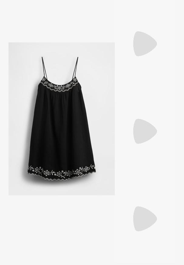 Črna sončna obleka z nastavljivimi tankimi naramnicami, ki ima belo cvetlično vezenje in valovit rob ob spodnji meji. Teksturirana tkanina.; Zlati, kovinski slingback čeveljci z ostrim nosom in masivnim peto. Gladka tekstura, minimalistična zasnova in ozka zanka.; Črna usnjena torbica s ukrivljeno obliko, z odstranljivo naramnico in zlatimi dodatki. Torbica ima pokrov s podrobnostmi v obliki zaponke.; Uhane nakit iz zlatastega tona z gladko, ukrivljeno zasnovo. Ima edinstveno koničasto obliko, polirano površino in zaponko s tečajem.