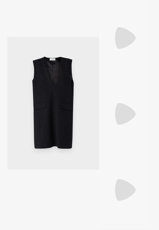 MSCH Copenhagen MATHILDE DRESS - Kokteilikleit/peokleit - black; Mustad nahast platvormis loafersid ümarate varvastega ja laia rihmaga jala peal. Omab pakse, ruudukujulist kontsa ja siledat tekstuuri.; Mustad mustrakellad, millel on hallid šabloonid; valmistatud plastist, paksude ja siledate kätega, ilma nähtava riistvarata.; Hõbedased rõngastikkaehingad minimalistlikus disainis. Ümar kuju, sile tekstuur ja õhuke profiil. Kerged ning poleeritud viimistlusega.